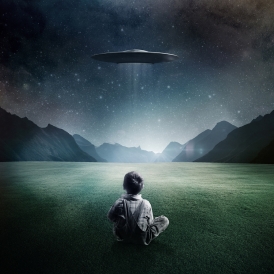 Boy-and-UFO-iPad-4-wallpaper-ilikewallpaper_com_1024